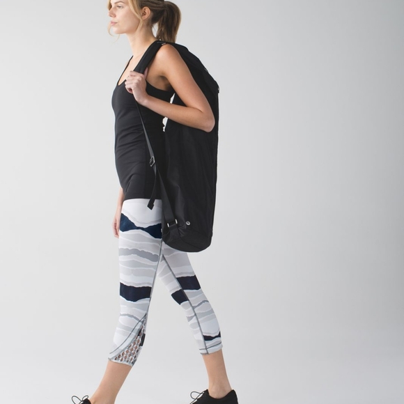 Lululemon True Self Crop Bleacher Stripe White Black - Picture 4 of 11